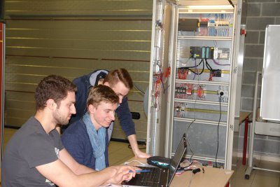 Les étudiants en informatique industrielle ont suivi des formations à Technocampus Mons (février 2016)