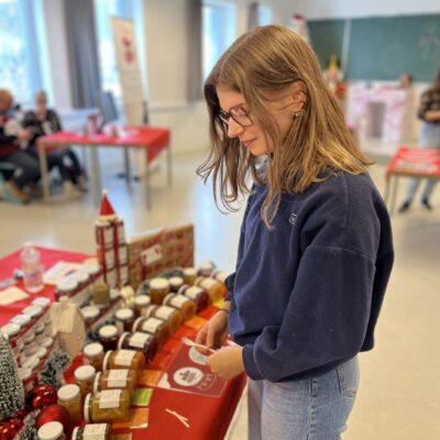 « Pôle Nord de l’entrepreneuriat » : un marché de Noël inédit à la HELHa