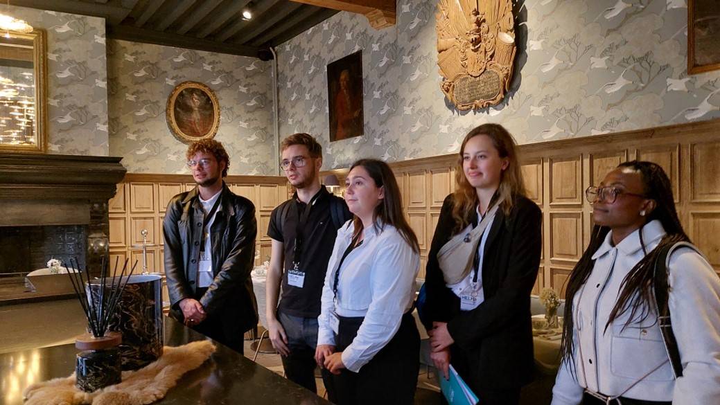 Groupe étudiants lors d'une visite à Bruges