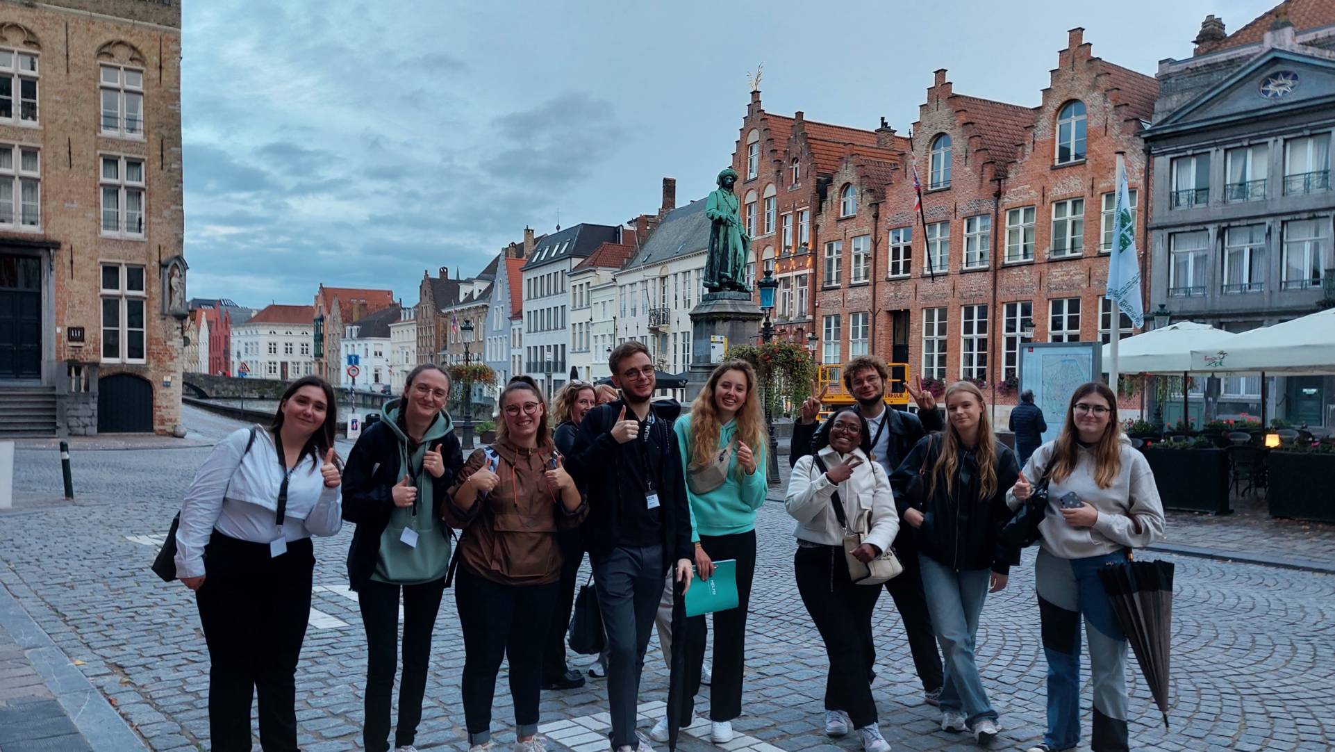 Etudiants Tourisme et Gestion Hôtelière en groupe Bruges 